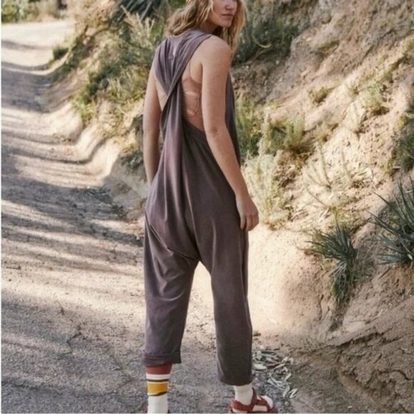 Free People FP Movement Hot Shot Twisted Onesie Charcoal Brown Size M Medium NWT - Picture 2 of 3